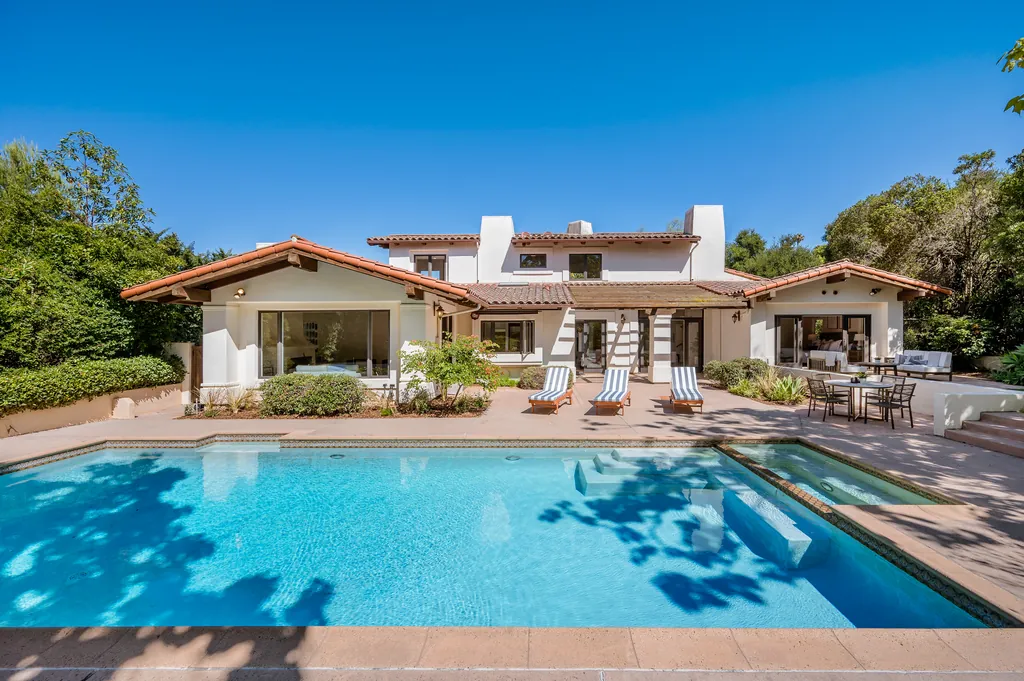 Andalusian villa with terracotta roofs, white walls and a large pool